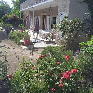 Villa Maison Calme Avec Piscine Entouree De Son Parc, Quintenas