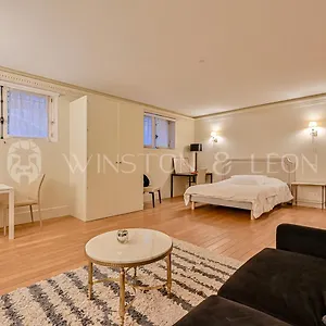 https://appartement-7e-invalides-rdc-bas-droite.fr-paris.fr